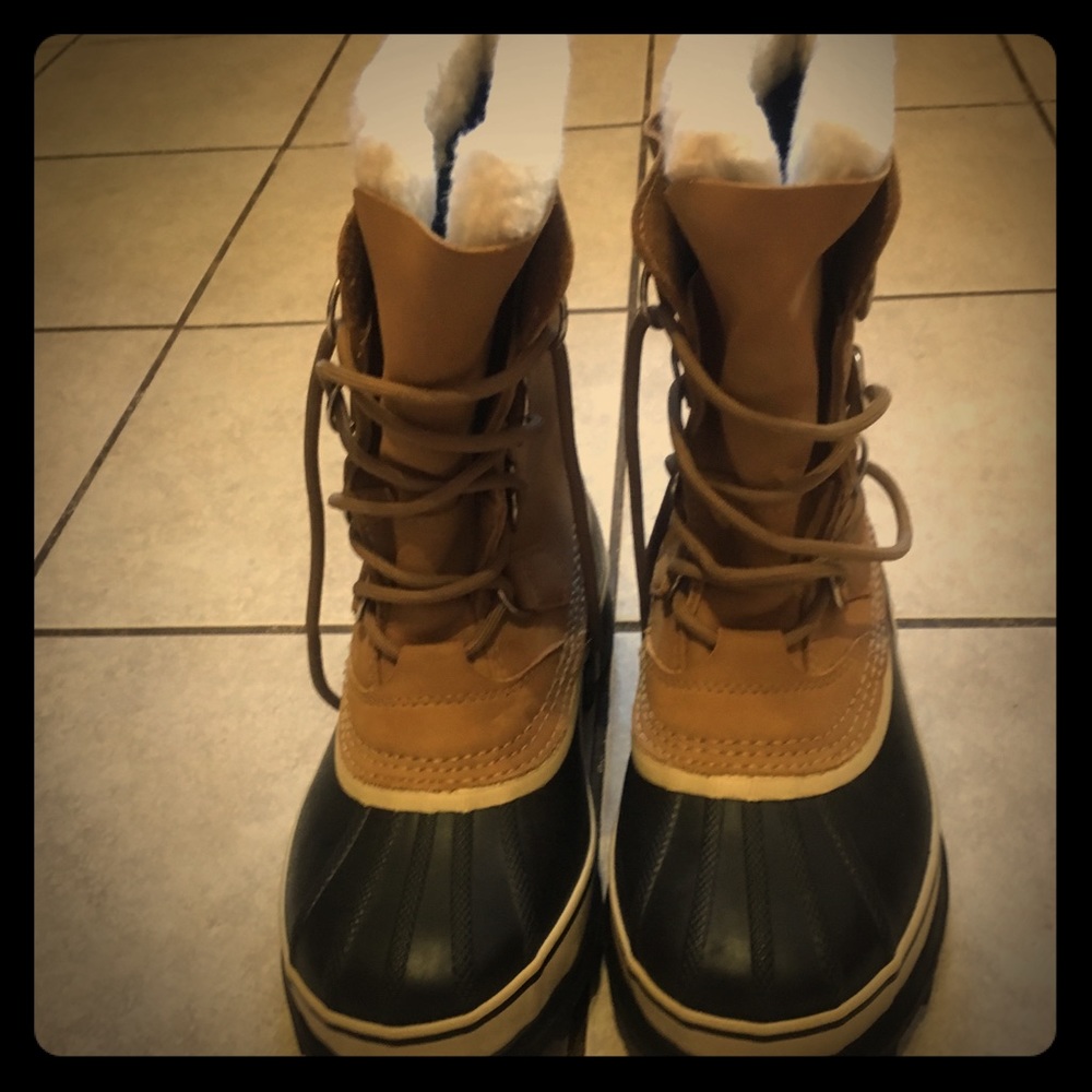 New Sorel Waterproof Sherpa detailed boots!